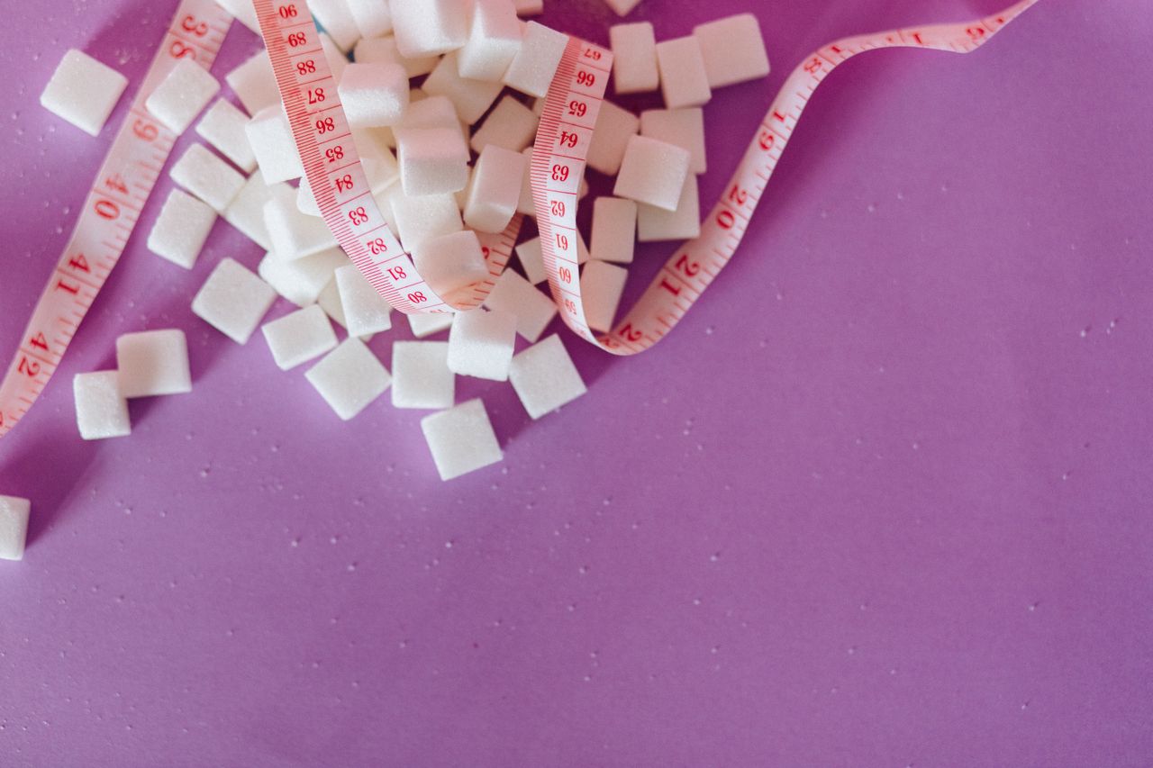 Cubes of sugar and a measuring tape