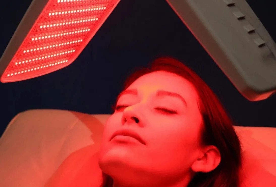 A Red light therapy session of a woman